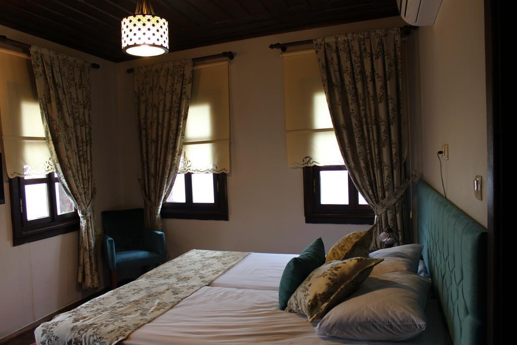 Faik Bey Konagi Bed and Breakfast Golyazi Værelse billede