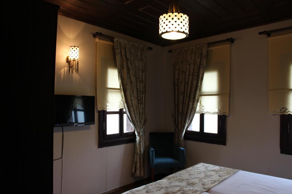 Faik Bey Konagi Bed and Breakfast Golyazi Værelse billede